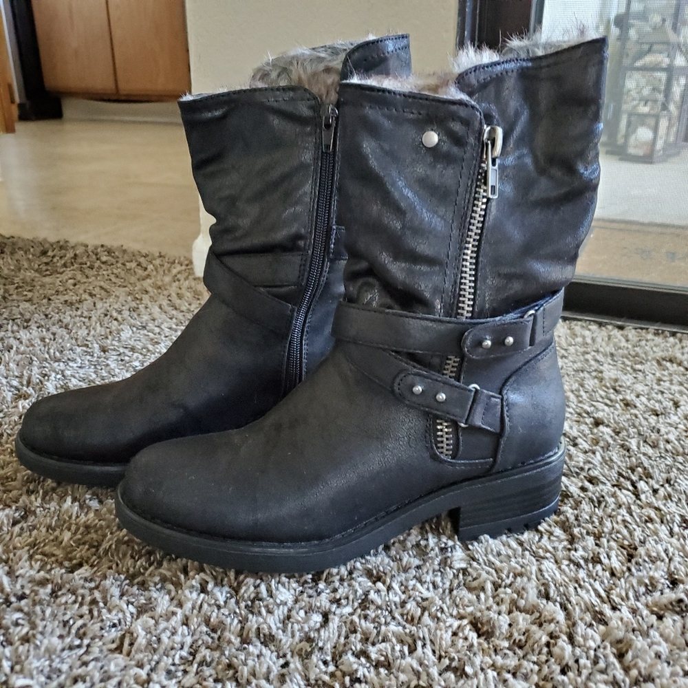 Women's mid length boots